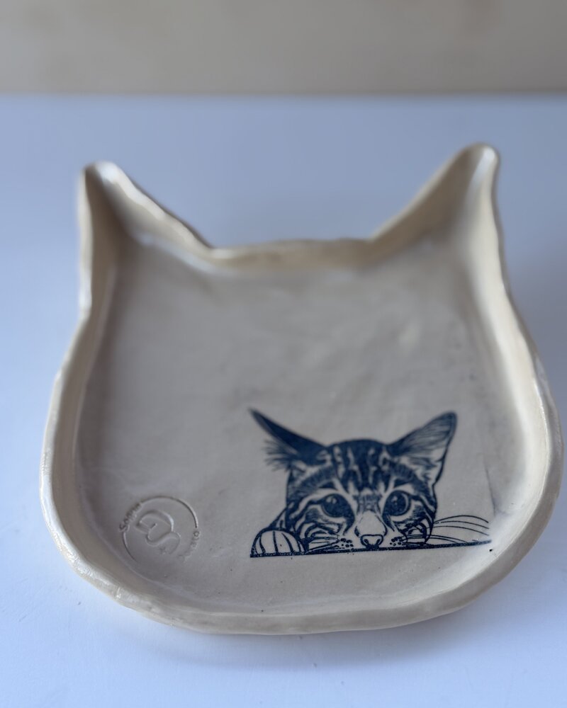 Cat-Plate wit